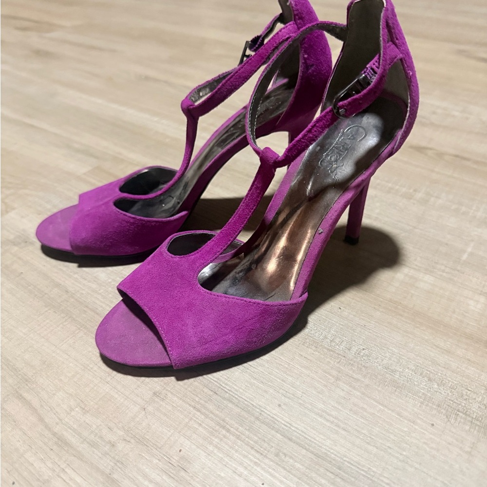 Carlos Santana Fuchsia Suede T-Strap Heels